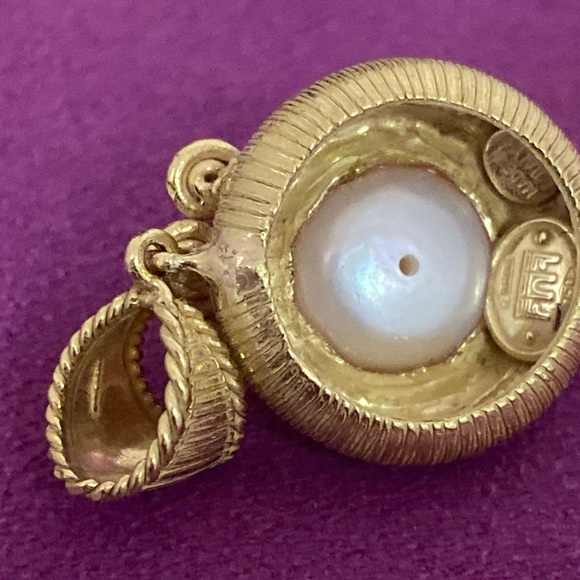 Vintage Italian 18k Yellow gold Pearl Etruscan style pendant - Picture 4 of 9